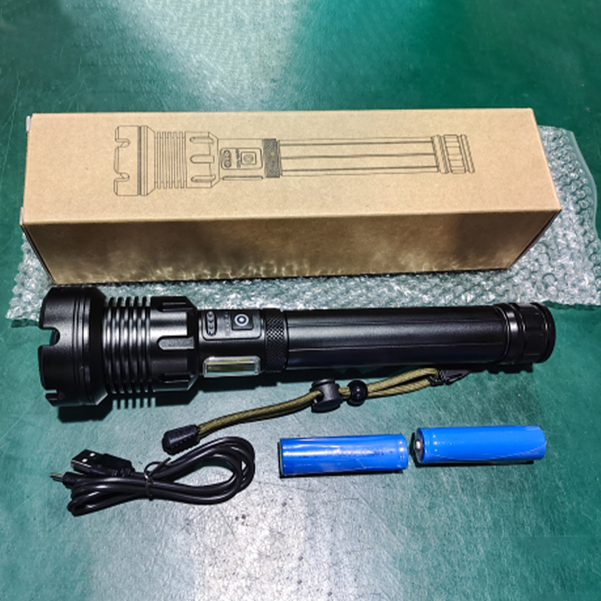 Lampe torche tactique rechargeable LED et laser 9000 lumens