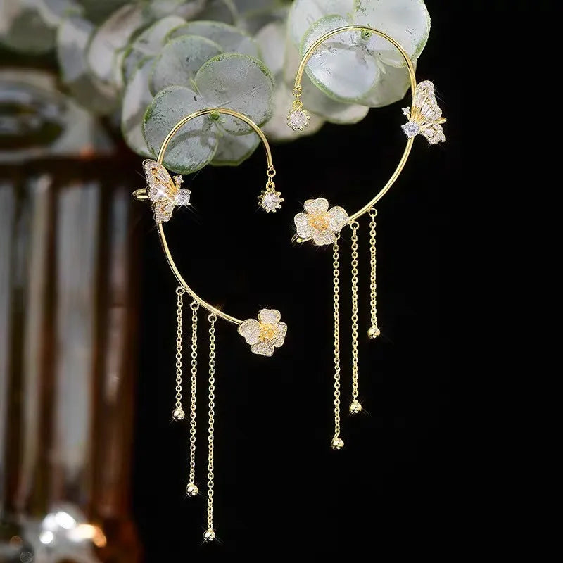 Boucles d'oreilles avec zircone et pompons en forme de papillons