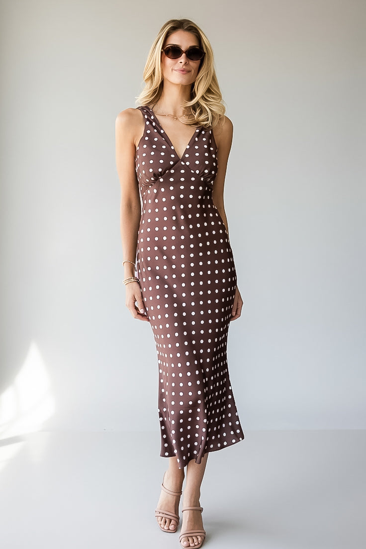Braunes ärmelloses Satin-Maxikleid mit Tupfenmuster