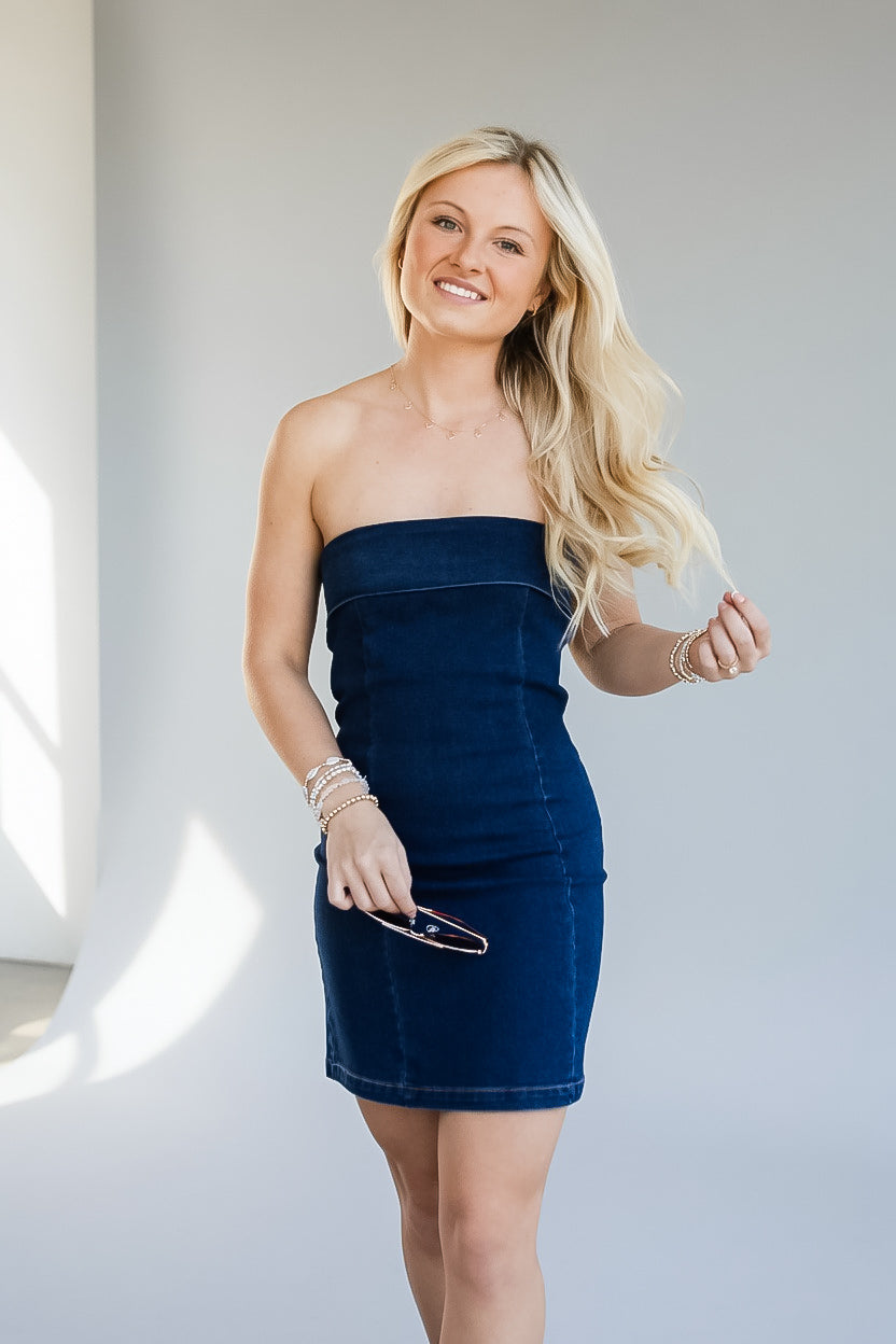 Trägerloses A-Linien-Minikleid aus Denim
