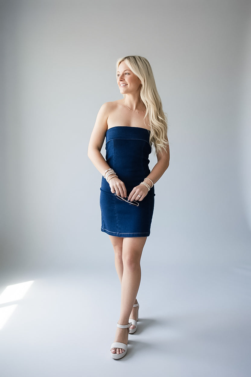 Trägerloses A-Linien-Minikleid aus Denim