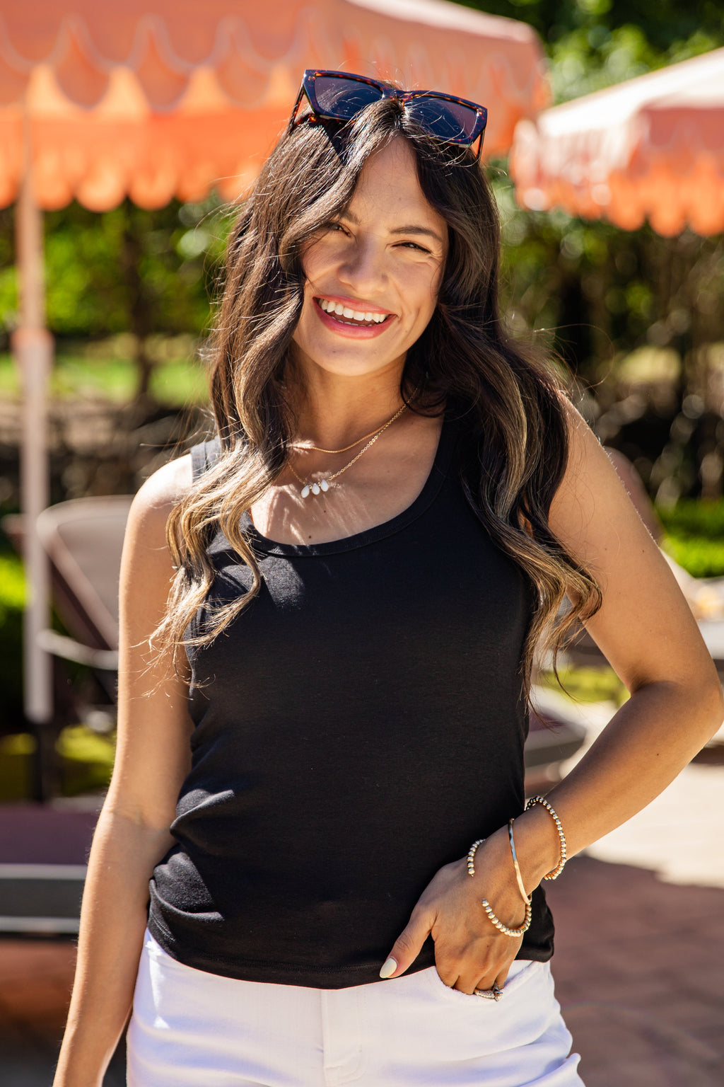 Round Neck Sleeveless Relaxed Basic Tank Top