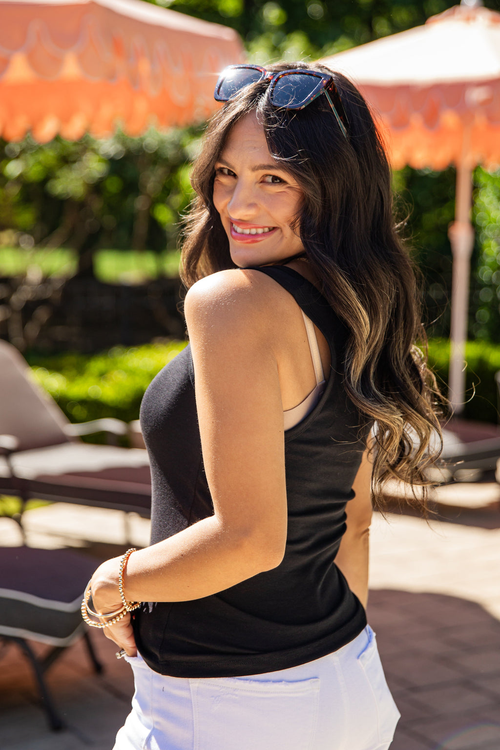 Round Neck Sleeveless Relaxed Basic Tank Top