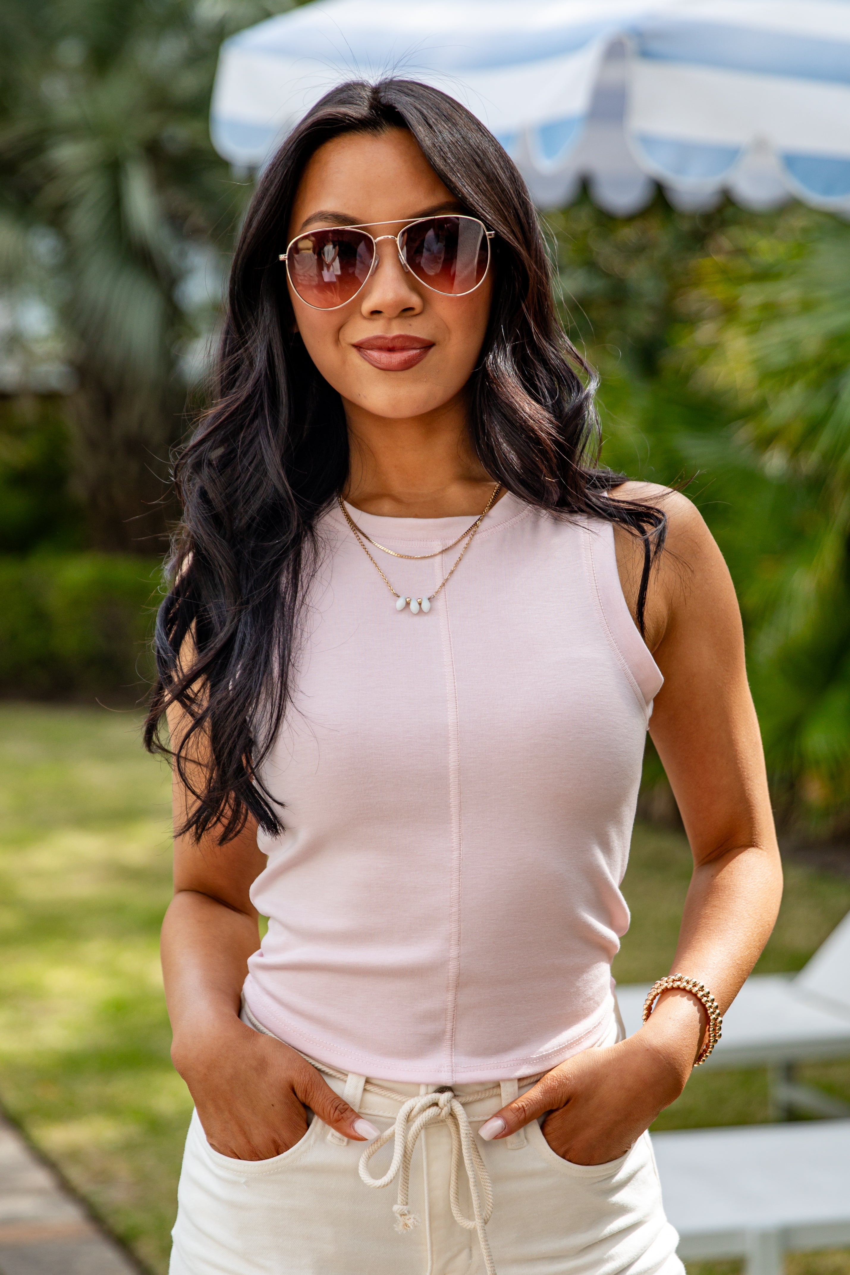 Ärmelloses, tailliertes, figurbetontes Basic-Tanktop