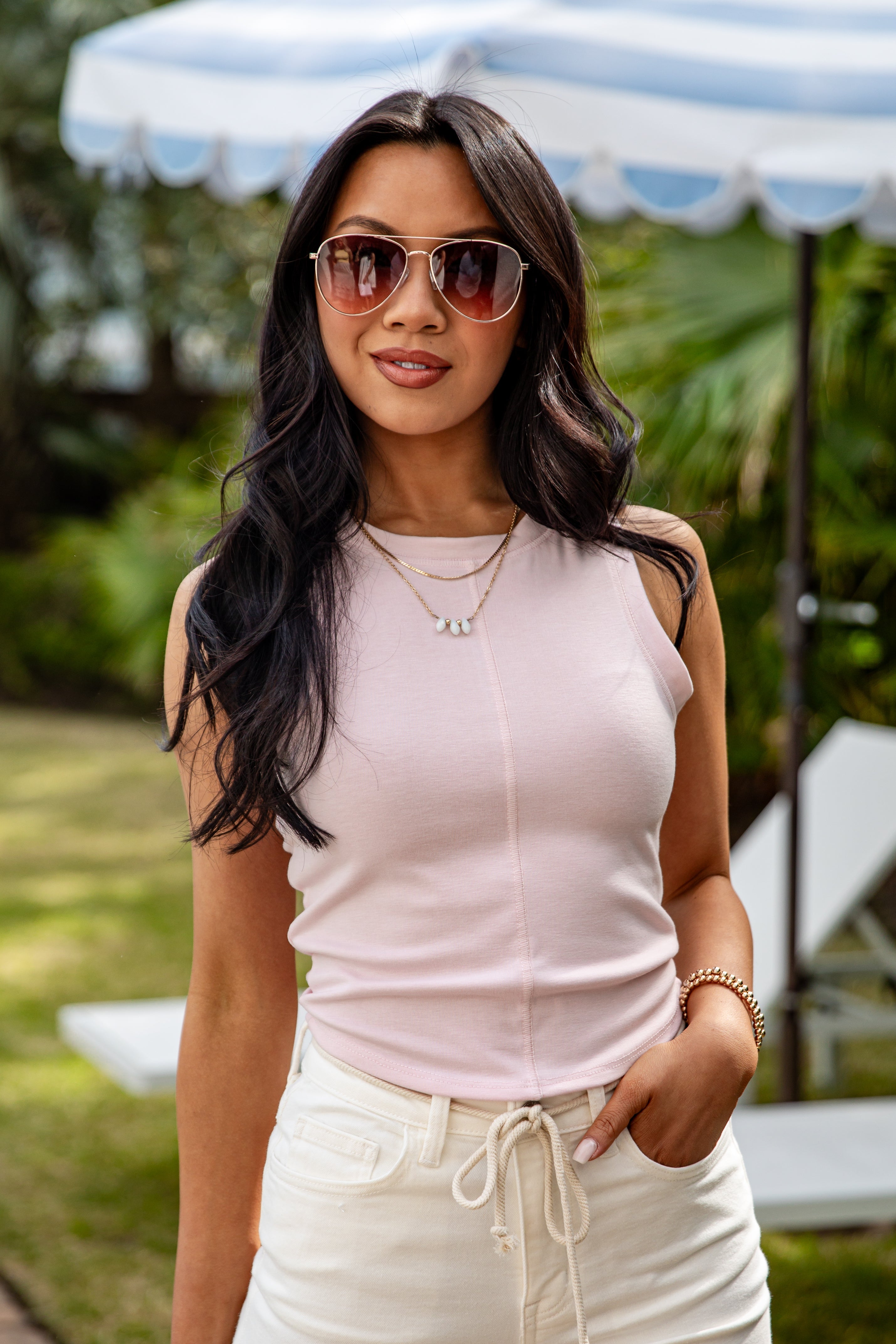 Ärmelloses, tailliertes, figurbetontes Basic-Tanktop