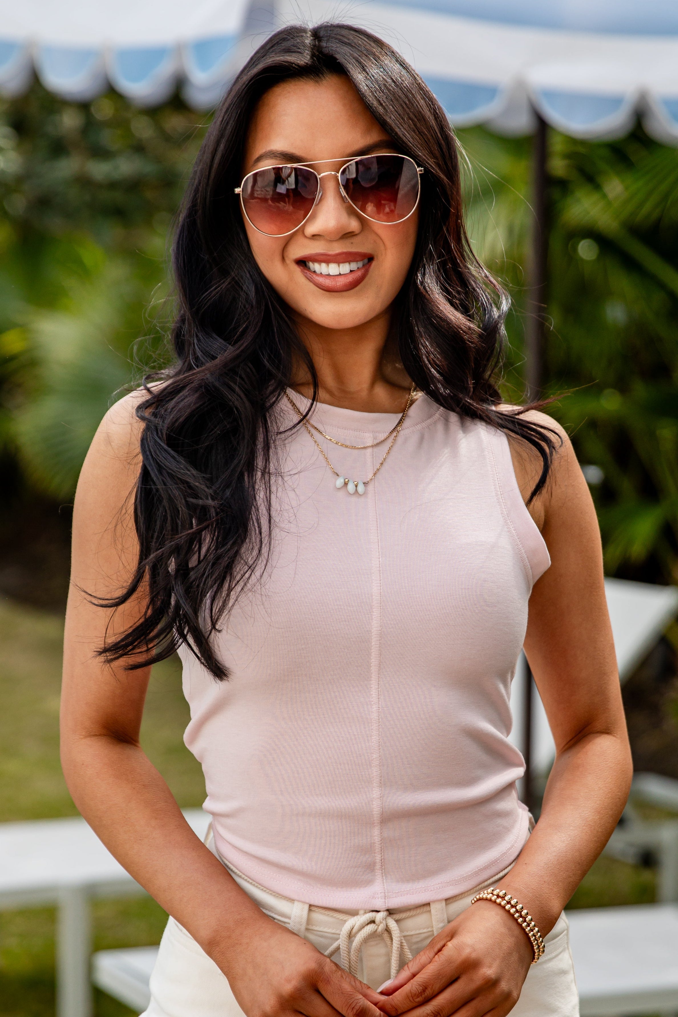 Ärmelloses, tailliertes, figurbetontes Basic-Tanktop