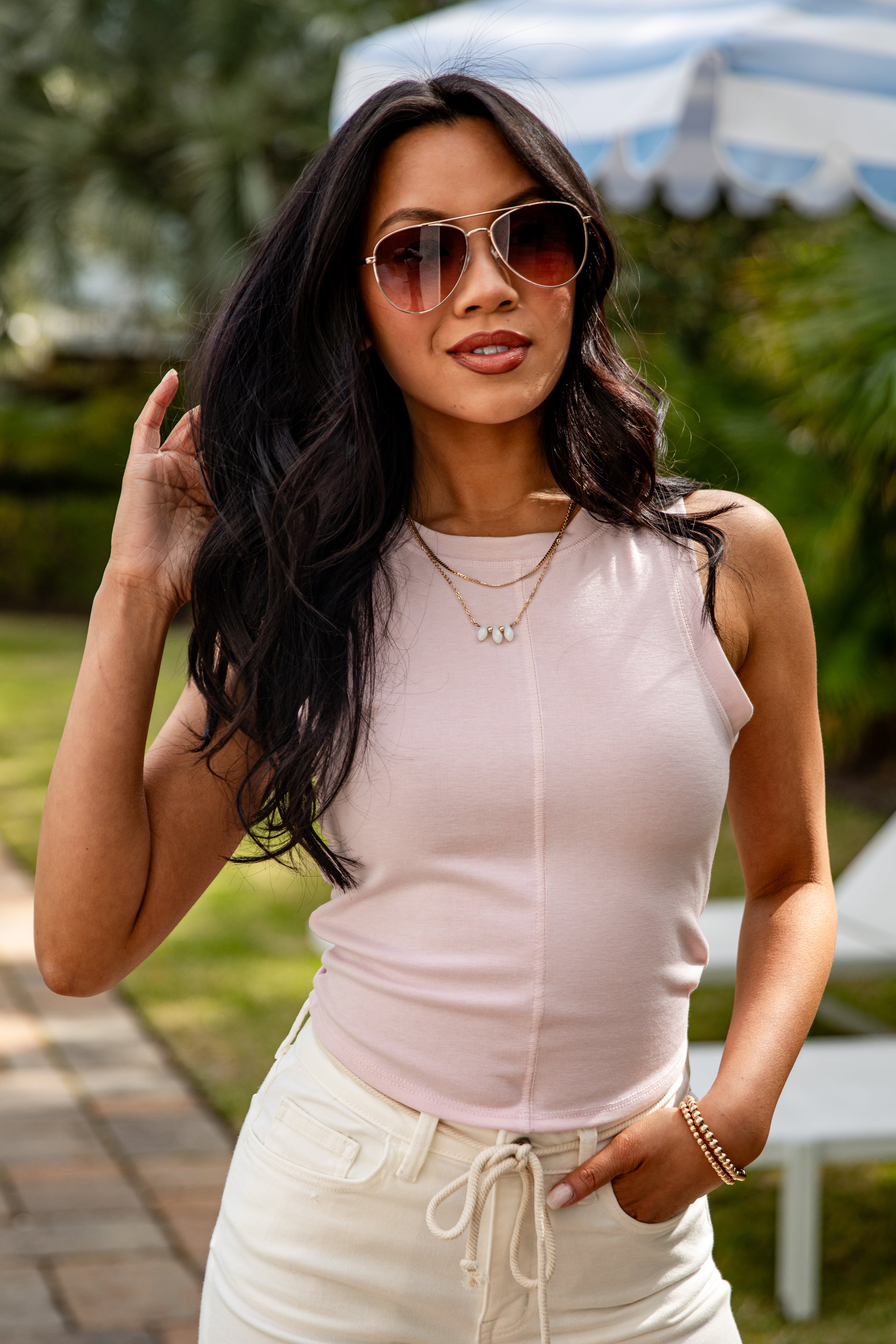 Ärmelloses, tailliertes, figurbetontes Basic-Tanktop