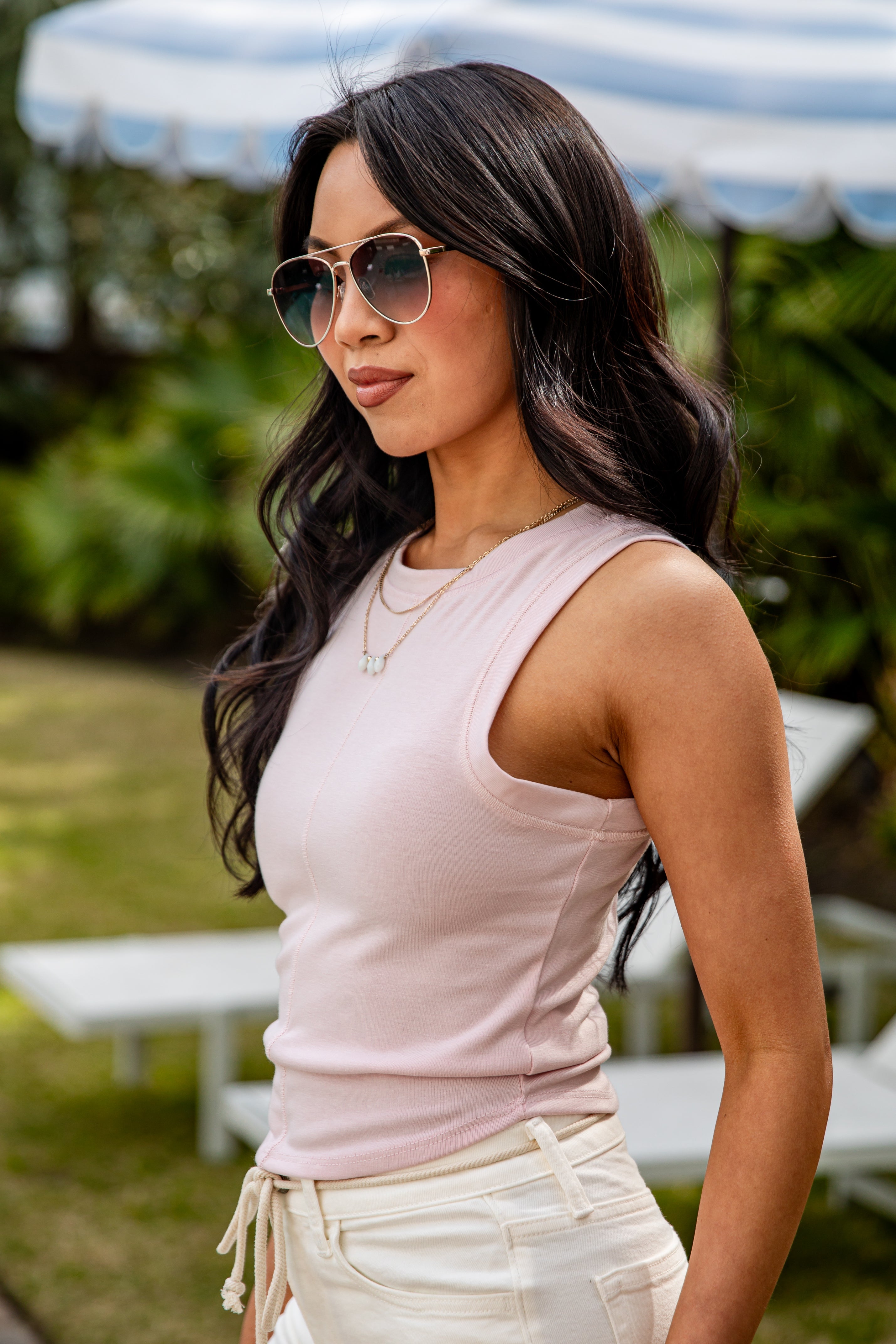Ärmelloses, tailliertes, figurbetontes Basic-Tanktop