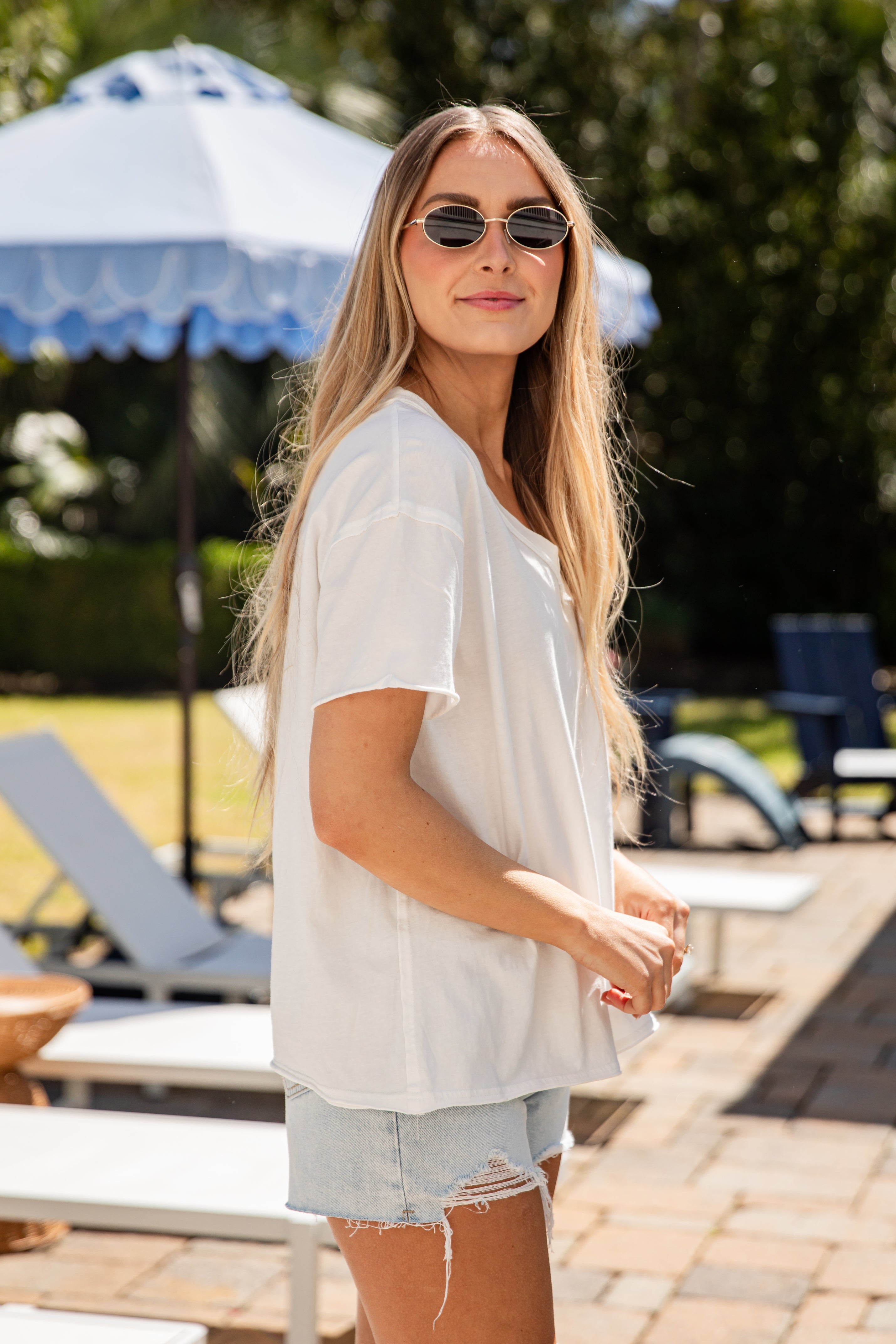 Essential Baumwoll-T-Shirt mit V-Ausschnitt und lockerer Passform