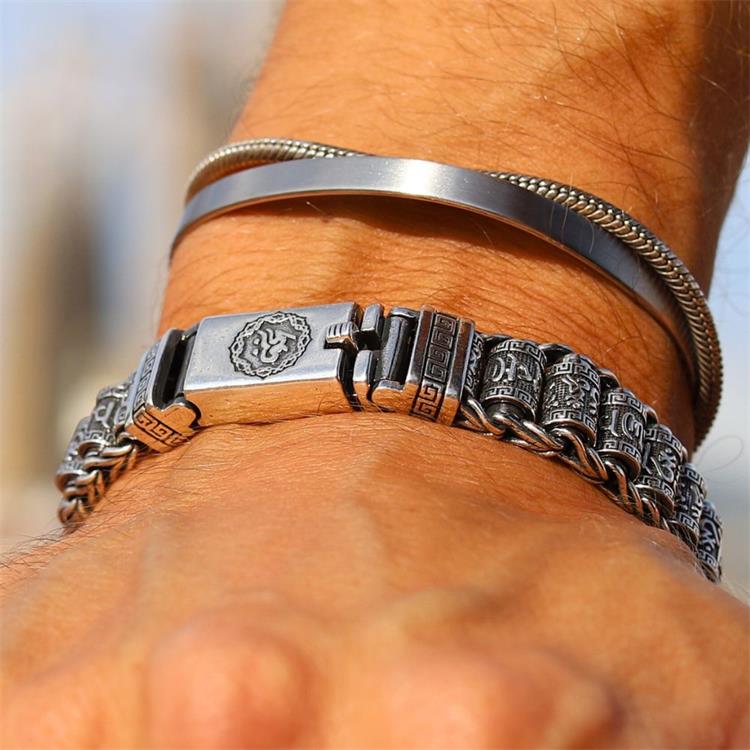 50 % Rabatt zum Valentinstag Glücksbringer-Gebetsrad-Armband 50 % Rabatt zum Valentinstag Glücksbringer-Gebetsrad-Armband