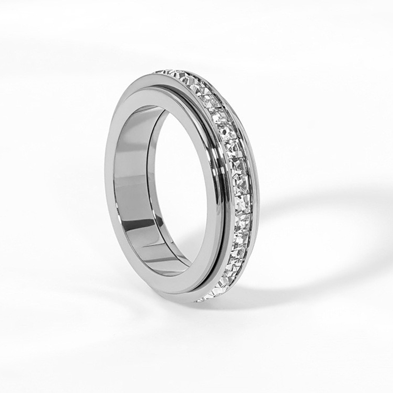 Bague tournante en titane avec zircone