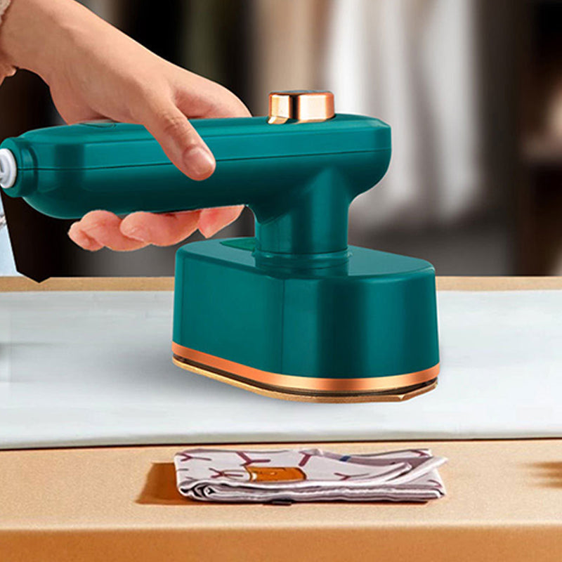 ÜBER DAS MINI-DAMPFBÜGELEISEN Leistungsstarker Dampf, Titan-Sohle & drehbarer Griff für schnelles Bügeln