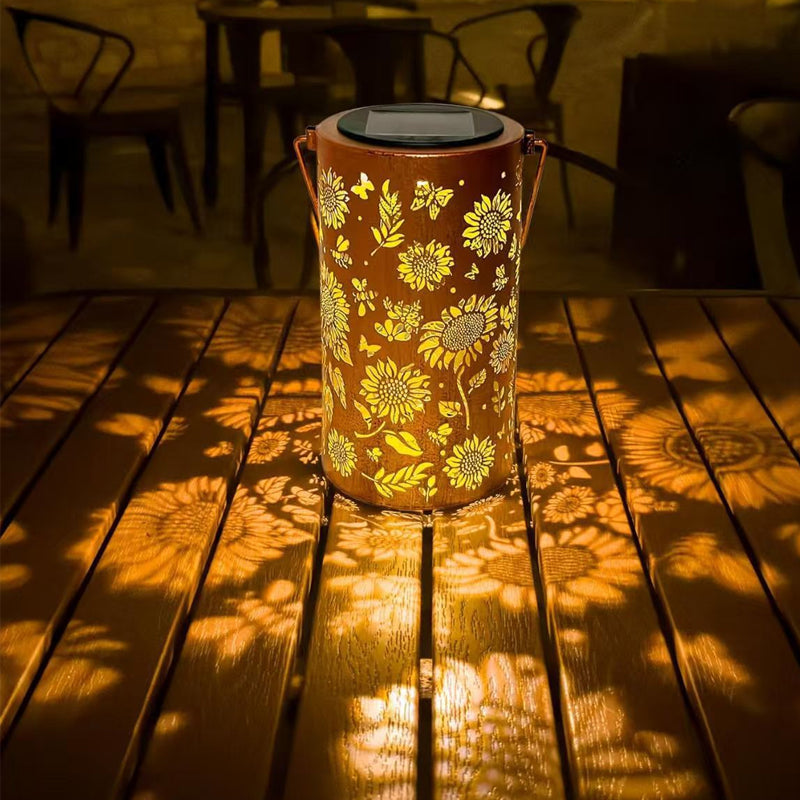 Lanterne solaire suspendue avec motif ombre et design creux