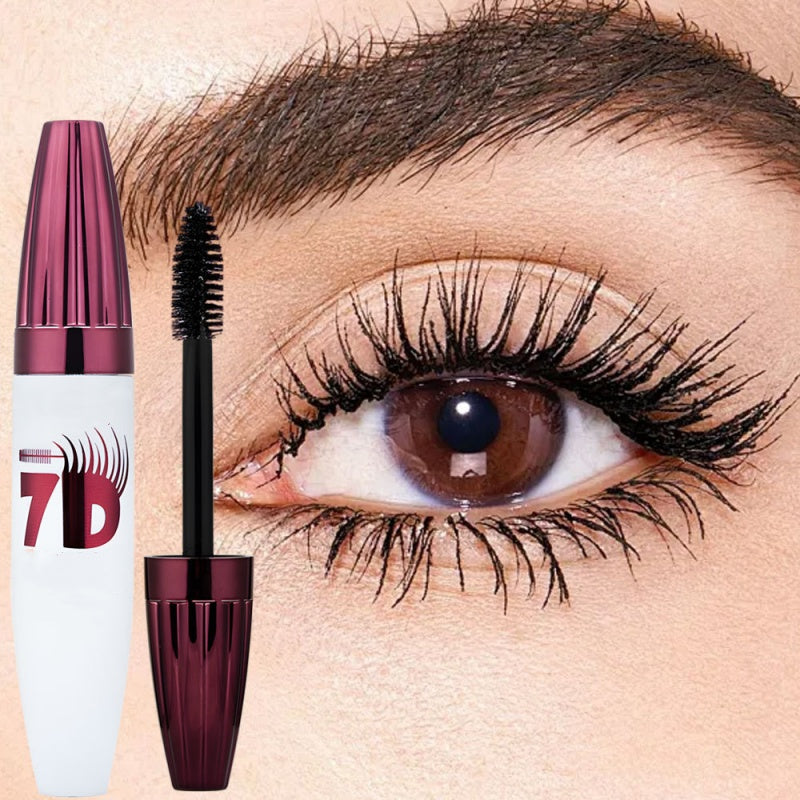 Mascara allongeant et recourbant, sans bavures