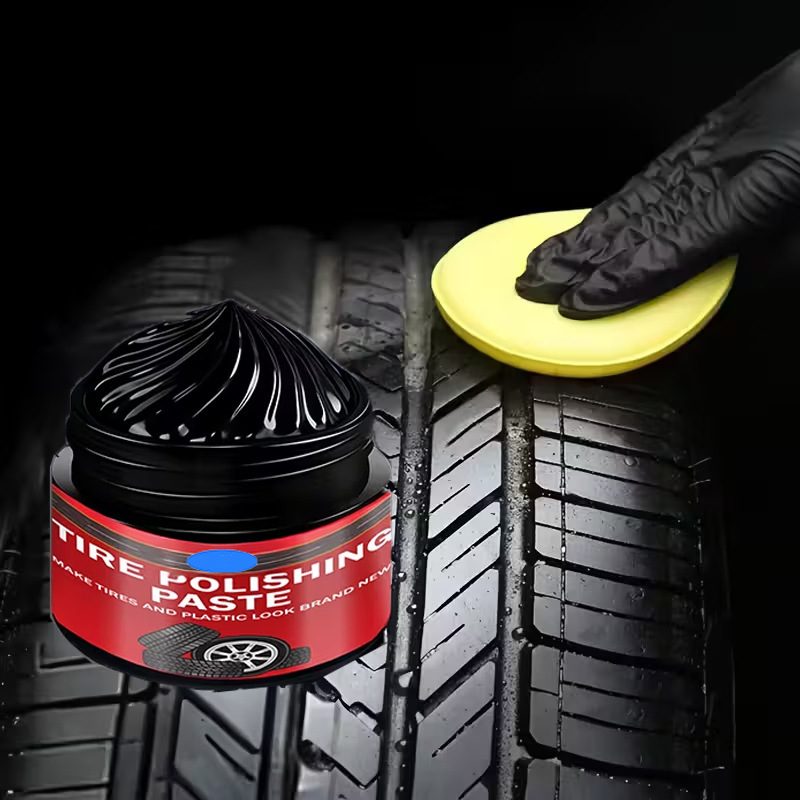 SUR LA P?TE NOIR PNEUS Noircit Instantanment, Protection Durable Contre les UV & Facile Appliquer