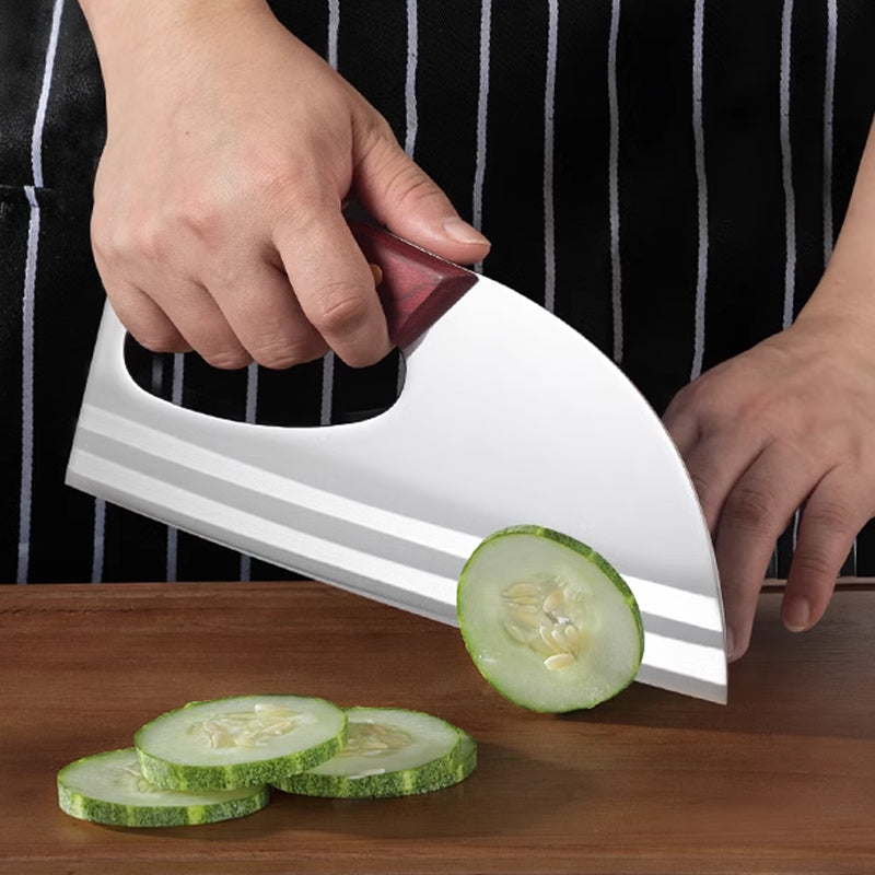Couteau de cuisine ergonomique Con?u pour une prise en main vers l'avant, il permet de couper facilement les lgumes et la viande. Un cadeau bien pens pour les cuisiniers amateurs.
