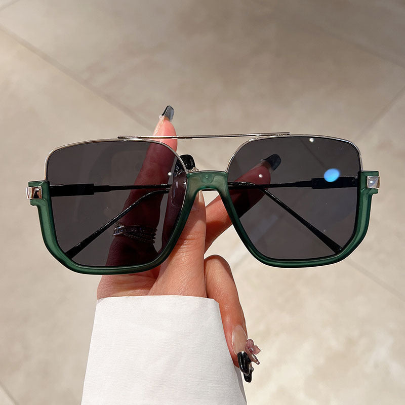 Lunettes de soleil tendance verres teints et lgres
