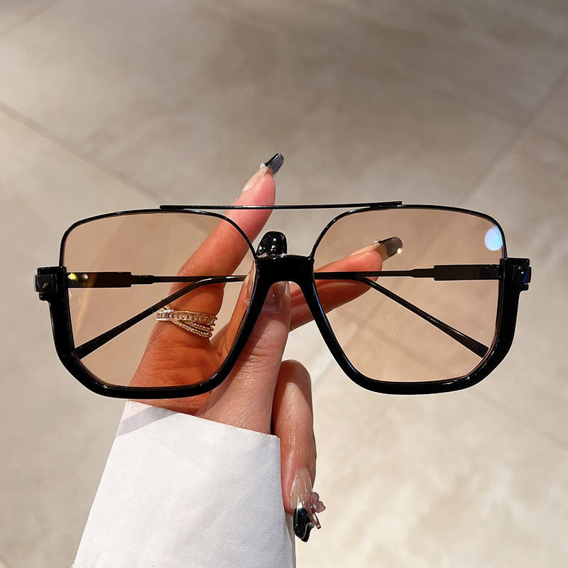 Lunettes de soleil tendance verres teints et lgres