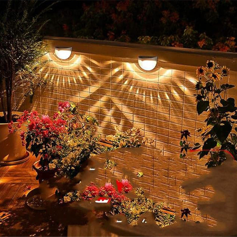 Luminaires solaires dcoratifs et tanches pour cl?tures, destins un usage extrieur